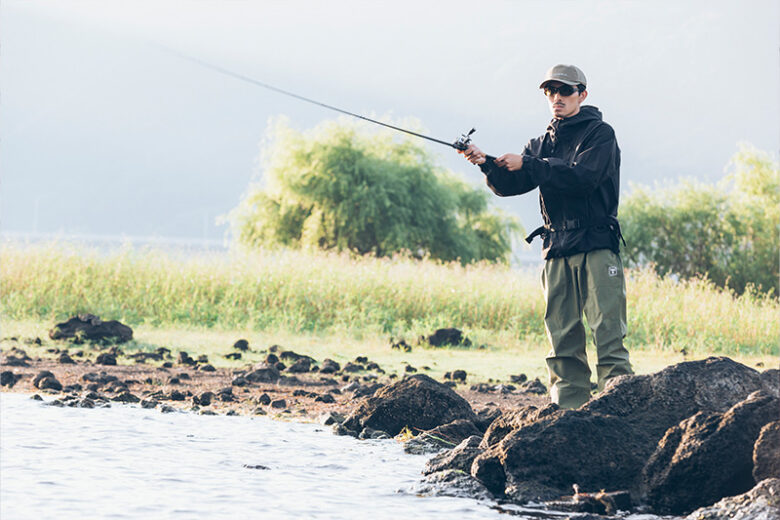 クラウドシェルジャケットとセットアップが可能