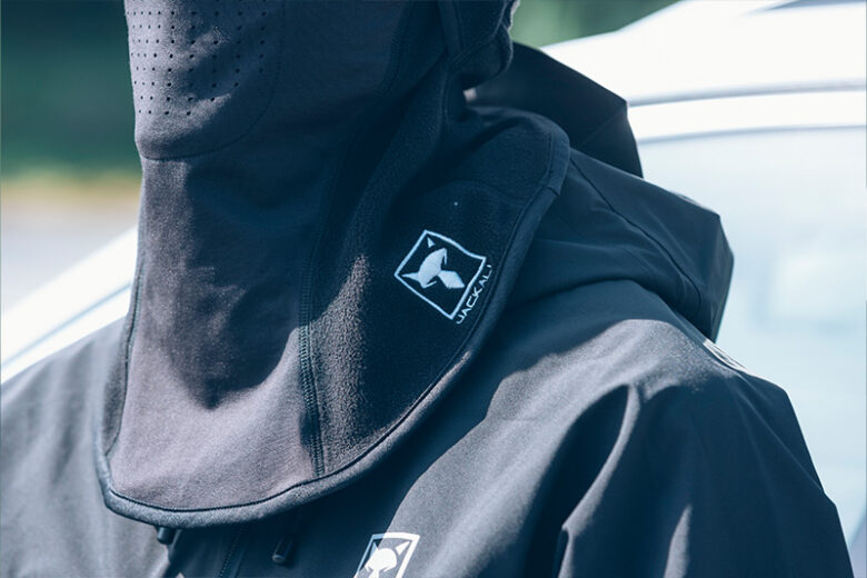 首下まで余裕のある作り