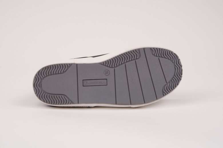 滑りにくいオリジナルパターンアウトソール