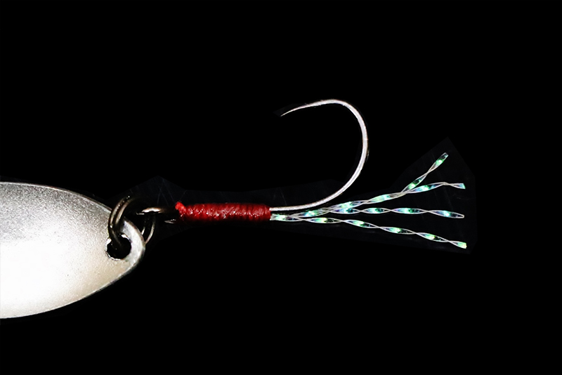 Snagless Single hook with tinsel