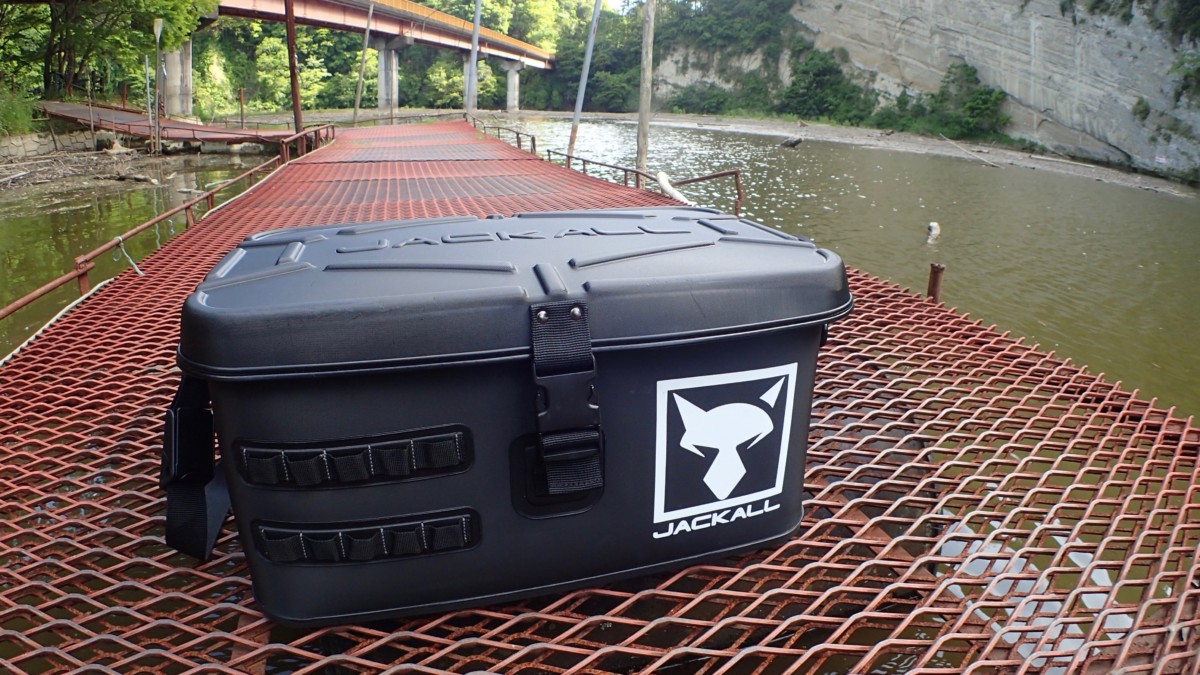 Make your fishing more comfortable. TACKLE CONTAINER & TACKLE PORCH