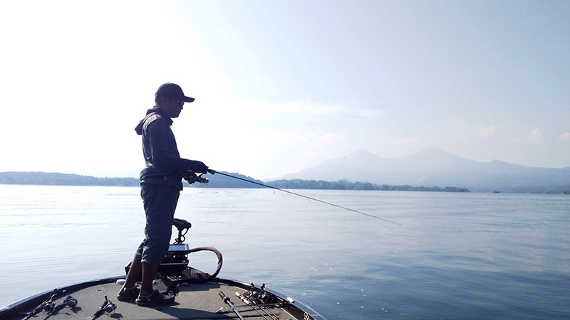 水量の多い今夏の桧原湖ではウォブリングが活躍中 !