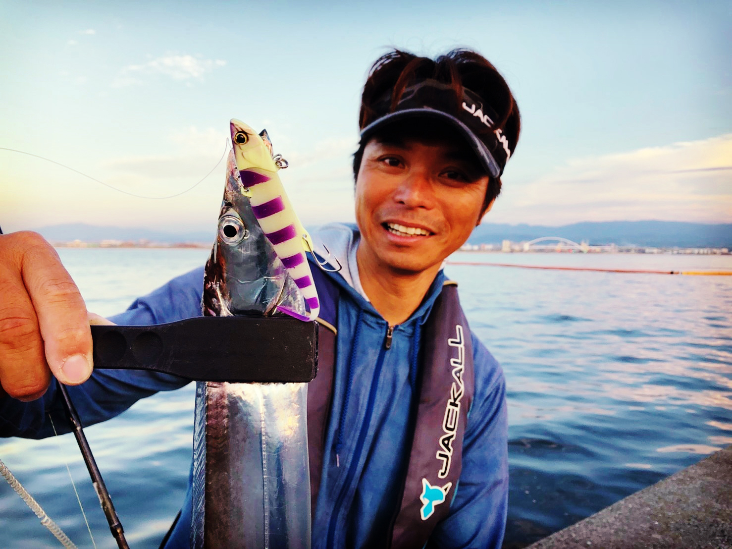 メーカー集合“四季の釣り″太刀魚ロケ