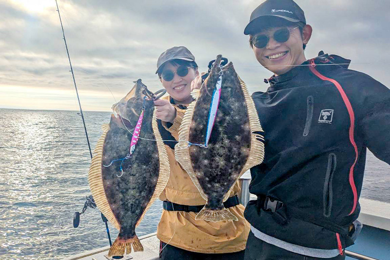 苫小牧沖で81cmの座布団ヒラメ！秋のヒラメジギング攻略/甲斐隆之介
