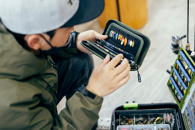 APPAREL / TERMINAL TACKLE 