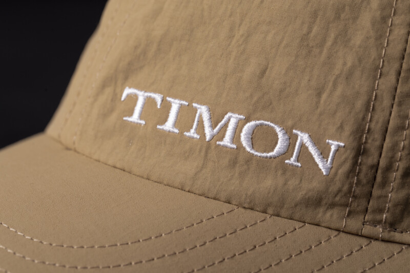 シンプルでコーディネートに合わせやすいワンポイントロゴ。